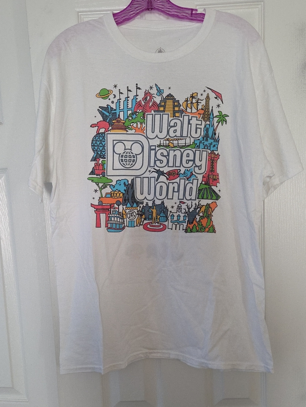 White Walt Disney World Parks T-shirt Size Large